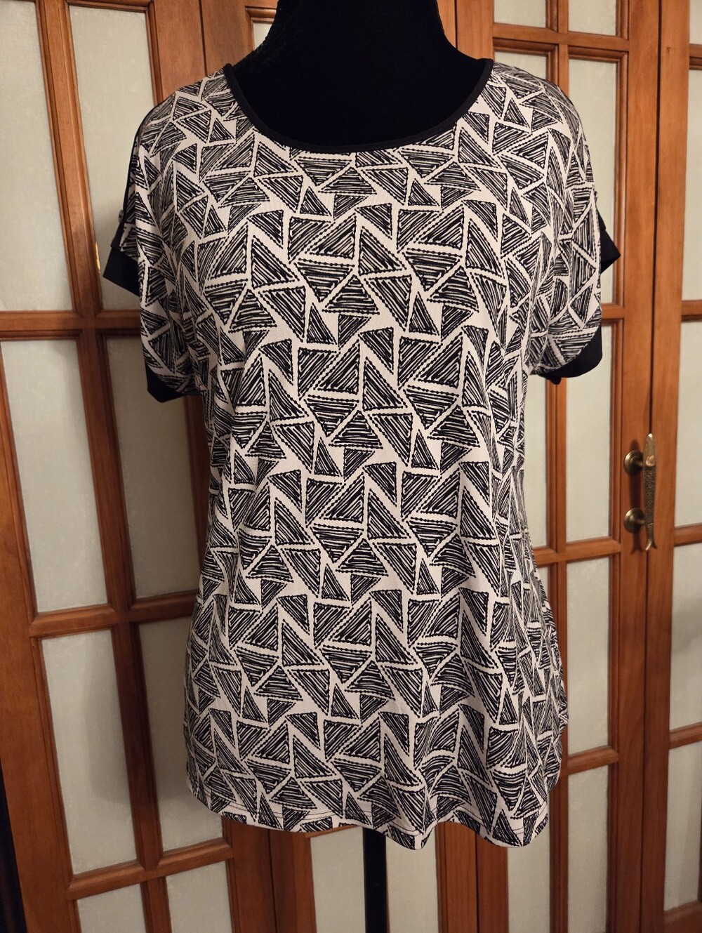 Women's Vintage Black & White Geometric Short Sleeve Top By Diana Belle Sz M